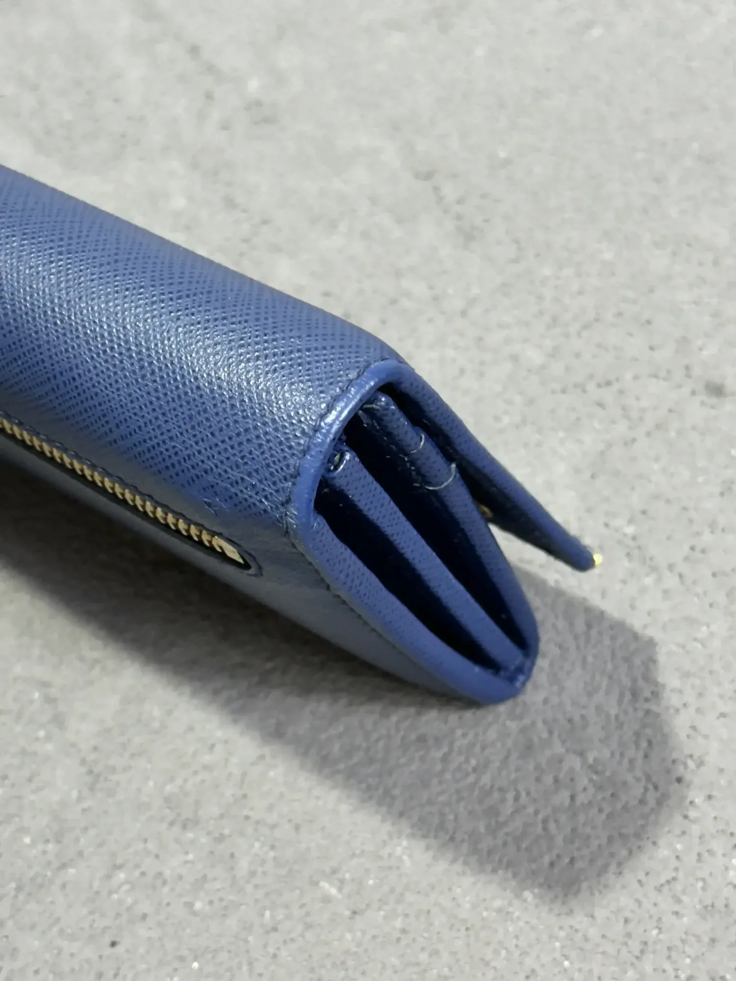 지갑 - 프라다 - 염색 - 사피아노 레더 장지갑 수선 후